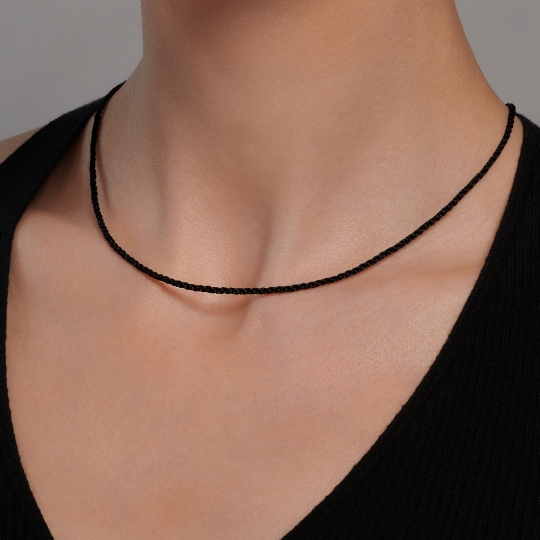 Текстильный шнурок с замком из золота