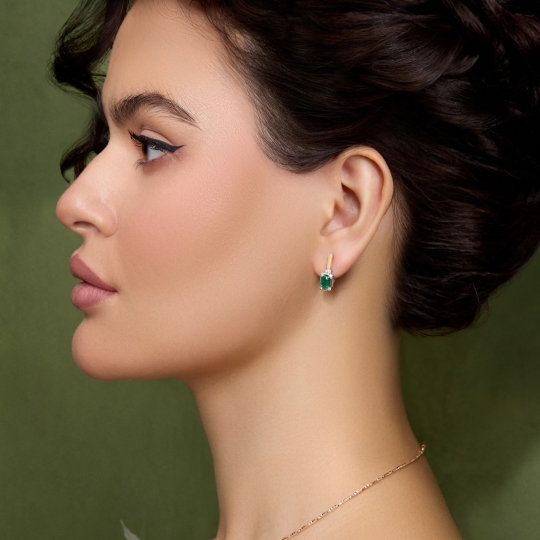 Серьги из золота с бриллиантами и изумрудами