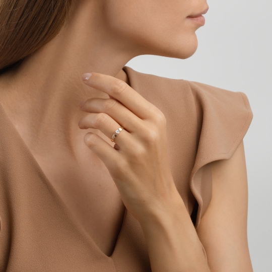 Кольцо из золота с бриллиантом