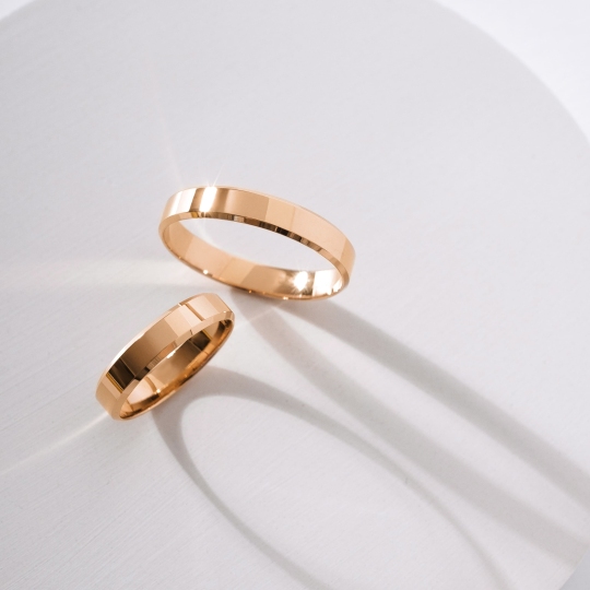 Обручальное кольцо из золота