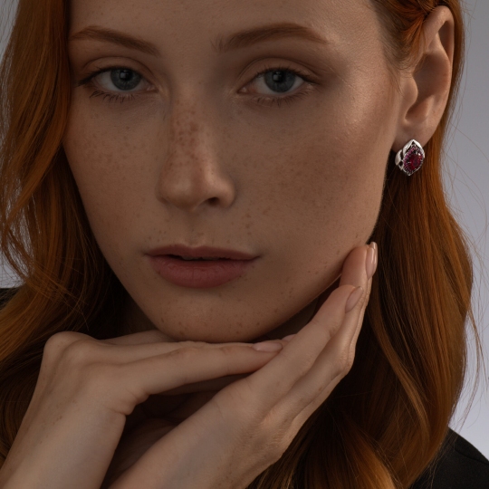 Серьги из серебра с рубиновыми корундами и фианитами