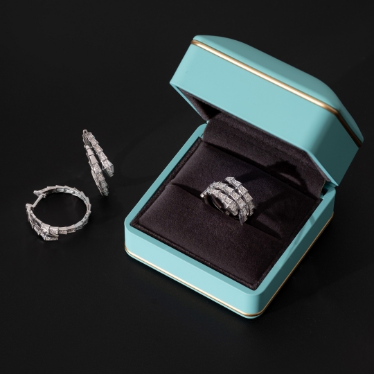 Кольцо из золота с бриллиантами