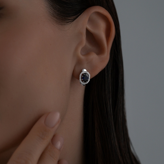 Серьги из серебра с сапфировыми корундами и фианитами