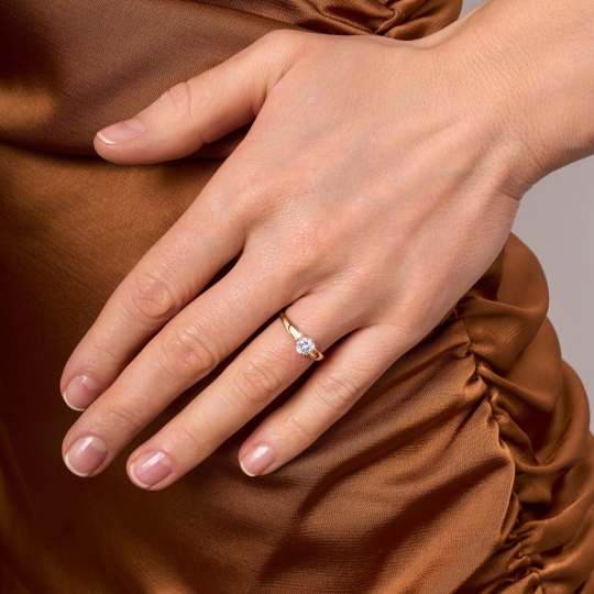 Кольцо из золота с фианитом