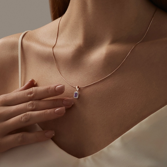 Подвеска из золота с бриллиантами и танзанитом