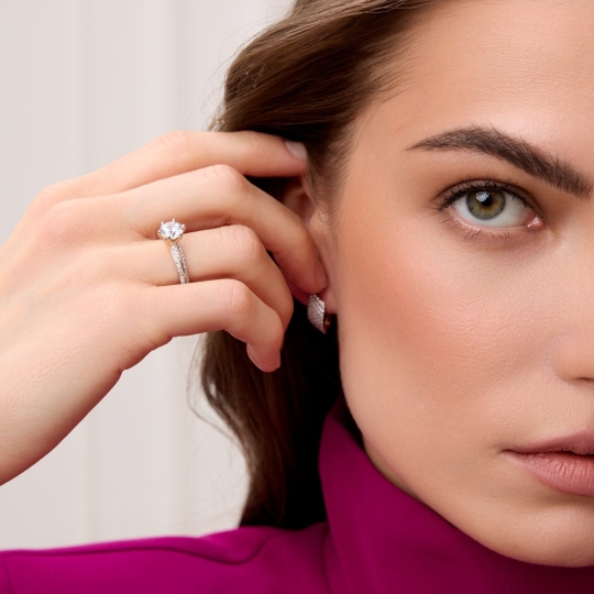 Кольцо из золота с фианитами