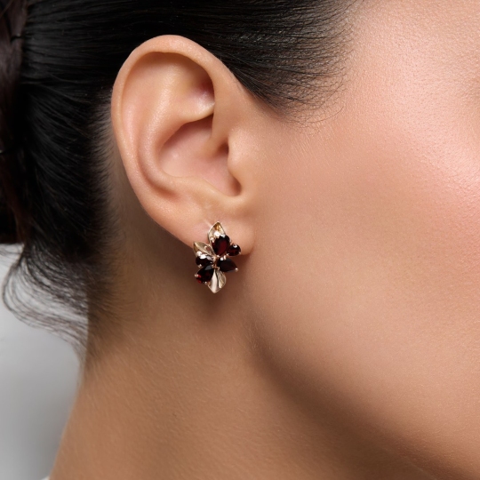 Серьги из золота с гранатами