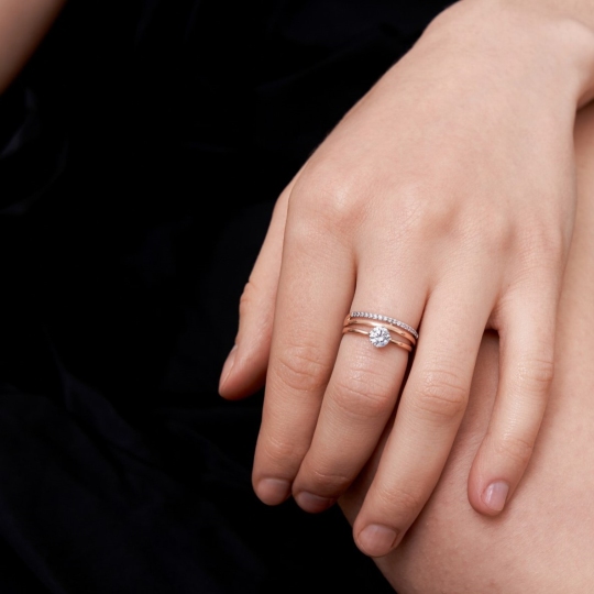 Кольцо из золота с фианитами